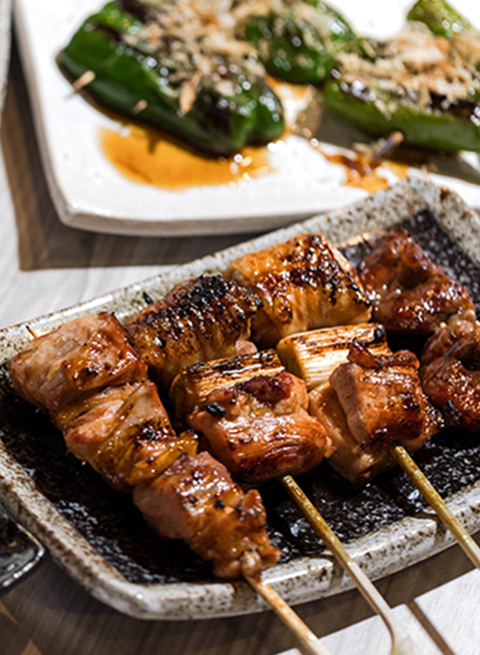 写真：京赤地鶏はばけん串物